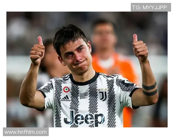 足球明星拉加后卫精彩瞬间图集展现其场上风采与技术魅力