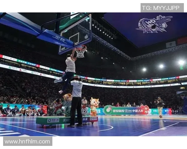 草根明星如何在篮球场上实现梦想与逆袭的精彩故事